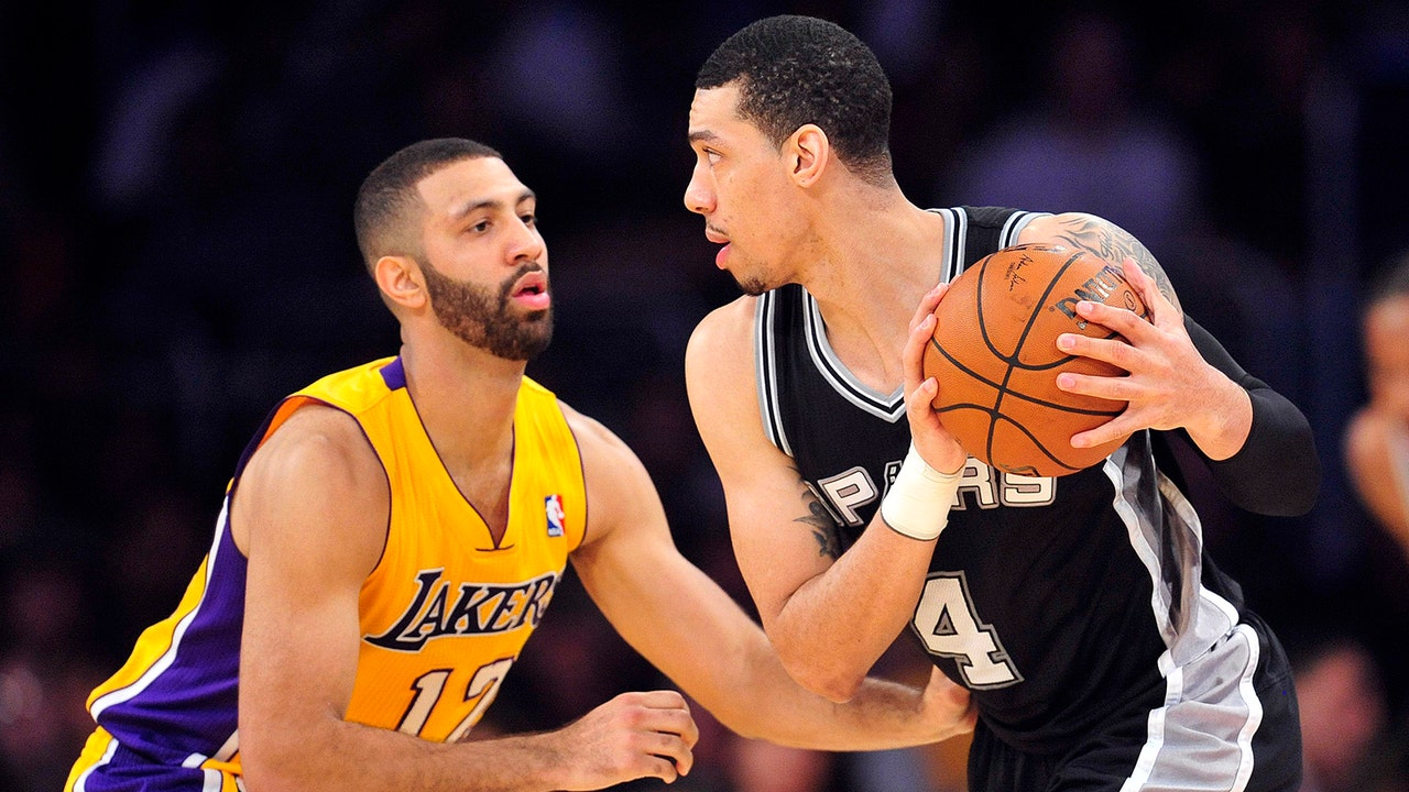 Spurs defeat Lakers, win 11th straight